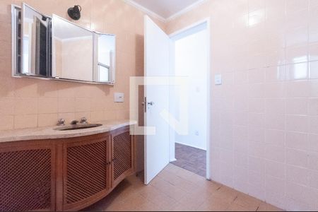 Banheiro de apartamento à venda com 3 quartos, 106m² em Cambuí, Campinas