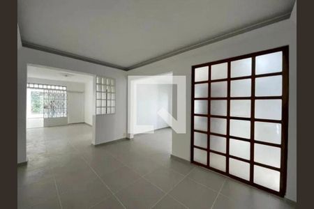 Casa à venda com 5 quartos, 250m² em Mirandópolis, São Paulo