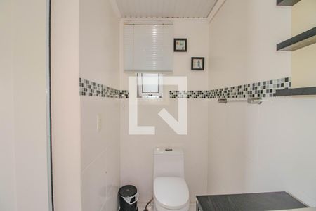 Banheiro de apartamento à venda com 1 quarto, 35m² em Farrapos, Porto Alegre