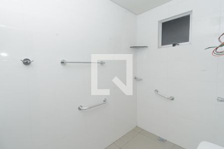 Banheiro Social de kitnet/studio para alugar com 1 quarto, 30m² em Monte Castelo, Contagem