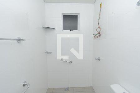 Banheiro Social de kitnet/studio para alugar com 1 quarto, 30m² em Monte Castelo, Contagem