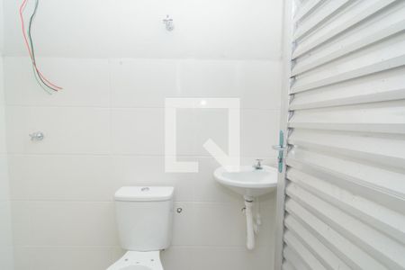Banheiro de kitnet/studio para alugar com 1 quarto, 30m² em Monte Castelo, Contagem