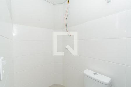 Banheiro de kitnet/studio para alugar com 1 quarto, 30m² em Monte Castelo, Contagem