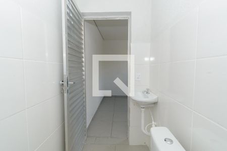 Banheiro de kitnet/studio para alugar com 1 quarto, 45m² em Monte Castelo, Contagem