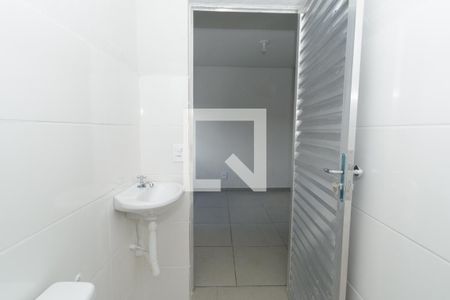 Banheiro de kitnet/studio para alugar com 1 quarto, 45m² em Monte Castelo, Contagem