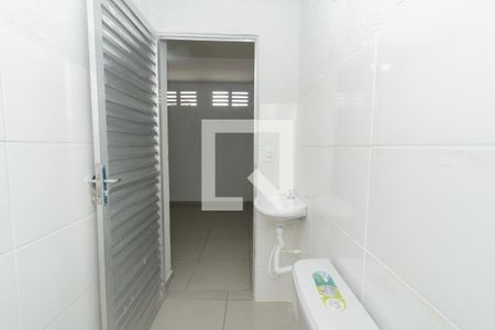 Banheiro de kitnet/studio para alugar com 1 quarto, 45m² em Monte Castelo, Contagem