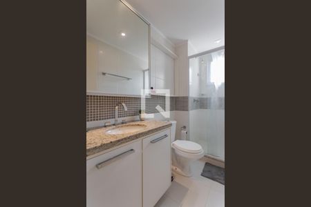 Suíte Banheiro de apartamento à venda com 2 quartos, 68m² em Jardim Lindóia, Porto Alegre