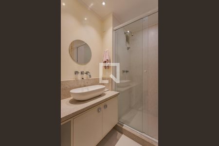 Banheiro de apartamento à venda com 2 quartos, 68m² em Jardim Lindóia, Porto Alegre