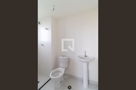 Banheiro da Suíte de apartamento à venda com 1 quarto, 27m² em Parque Industrial Tomas Edson, São Paulo