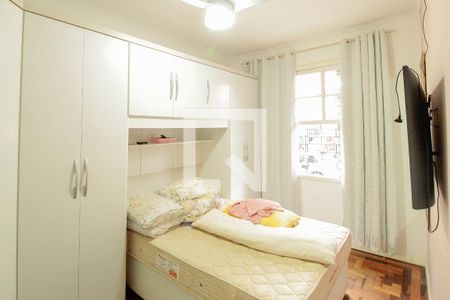 Quarto 1 de apartamento para alugar com 2 quartos, 56m² em Rio Branco, Porto Alegre