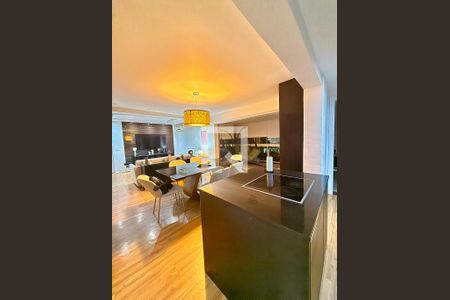 Cozinha de apartamento à venda com 2 quartos, 107m² em Barra da Tijuca, Rio de Janeiro