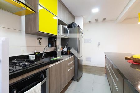 Cozinha de apartamento para alugar com 2 quartos, 77m² em Vila Pirajussara, São Paulo