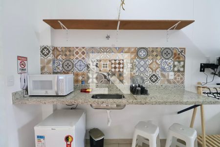 Cozinha de apartamento para alugar com 1 quarto, 20m² em Jardim Virginia, Guarujá