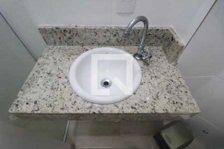 Banheiro Social de apartamento para alugar com 1 quarto, 20m² em Jardim Virginia, Guarujá