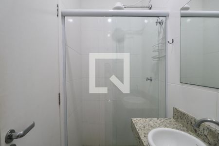 Banheiro Social de kitnet/studio para alugar com 1 quarto, 29m² em Jardim Virginia, Guarujá