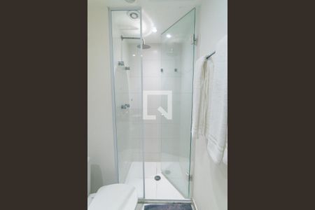 Banheiro de kitnet/studio para alugar com 1 quarto, 33m² em Mirandópolis, São Paulo