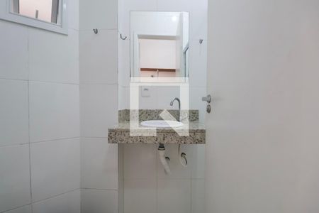 Banheiro Social de apartamento para alugar com 1 quarto, 20m² em Jardim Virginia, Guarujá