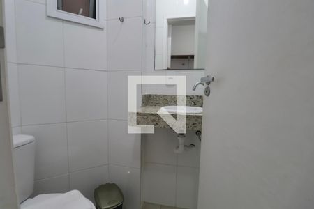 Banheiro Social de apartamento para alugar com 1 quarto, 20m² em Jardim Virginia, Guarujá