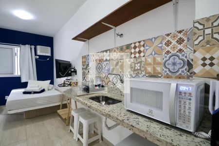 Cozinha de apartamento para alugar com 1 quarto, 20m² em Jardim Virginia, Guarujá
