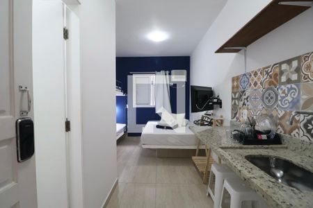 Cozinha de apartamento para alugar com 1 quarto, 20m² em Jardim Virginia, Guarujá
