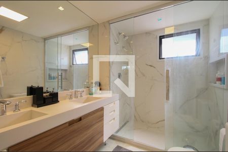Banheiro do Quarto 3 de apartamento à venda com 4 quartos, 242m² em Jardim Morumbi, São Paulo
