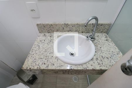 Banheiro Social de apartamento para alugar com 1 quarto, 20m² em Jardim Virginia, Guarujá