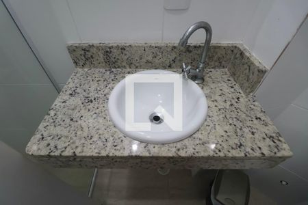 Banheiro Social de apartamento para alugar com 1 quarto, 20m² em Jardim Virginia, Guarujá