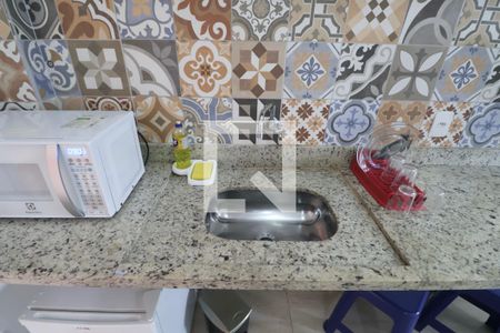 Cozinha de apartamento para alugar com 1 quarto, 29m² em Jardim Virginia, Guarujá