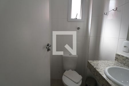 Banheiro Social de apartamento para alugar com 1 quarto, 20m² em Jardim Virginia, Guarujá