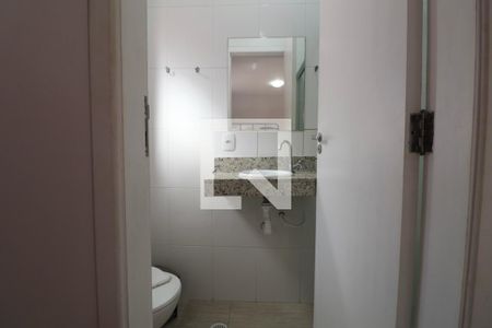 Banheiro Social de apartamento para alugar com 1 quarto, 20m² em Jardim Virginia, Guarujá