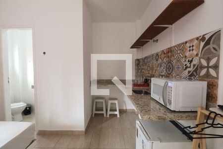 Cozinha de apartamento para alugar com 1 quarto, 20m² em Jardim Virginia, Guarujá