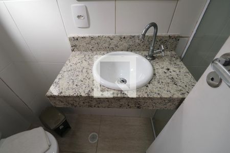 Banheiro Social de apartamento para alugar com 1 quarto, 20m² em Jardim Virginia, Guarujá