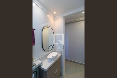 Banheiro de apartamento à venda com 2 quartos, 46m² em Jardim São Vicente, Campinas