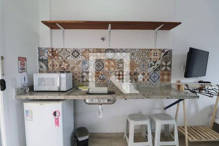 Cozinha de apartamento para alugar com 1 quarto, 20m² em Jardim Virginia, Guarujá