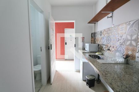 Cozinha de apartamento para alugar com 1 quarto, 20m² em Jardim Virginia, Guarujá