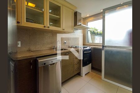 Cozinha de casa de condomínio à venda com 3 quartos, 240m² em Teresópolis, Porto Alegre