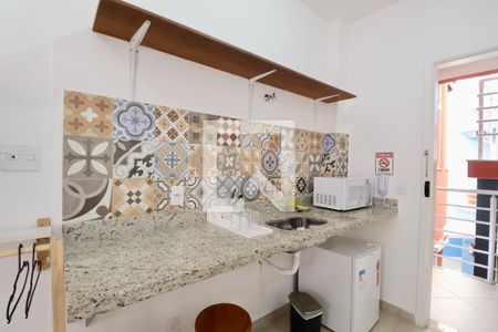 Cozinha de apartamento para alugar com 1 quarto, 26m² em Jardim Virginia, Guarujá