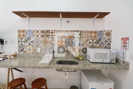 Cozinha de apartamento para alugar com 1 quarto, 26m² em Jardim Virginia, Guarujá