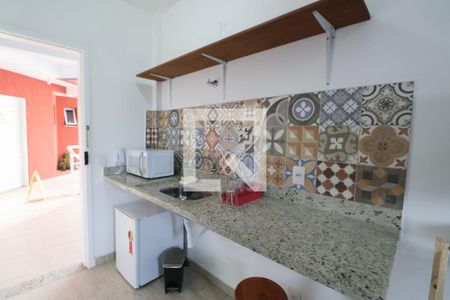 Cozinha de apartamento para alugar com 1 quarto, 20m² em Jardim Virginia, Guarujá