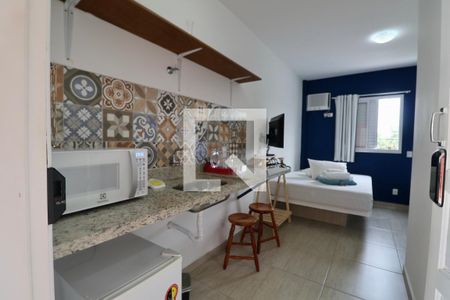 Cozinha de apartamento para alugar com 1 quarto, 20m² em Jardim Virginia, Guarujá