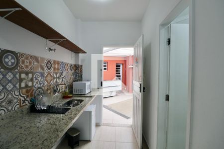 Cozinha de apartamento para alugar com 1 quarto, 25m² em Jardim Virginia, Guarujá