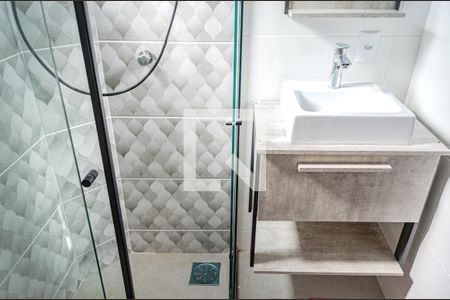 Banheiro de kitnet/studio para alugar com 1 quarto, 32m² em Rio Tavares, Florianópolis