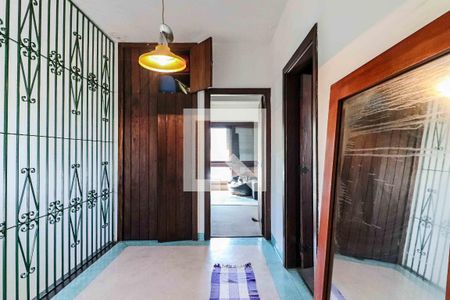 Corredor de casa para alugar com 3 quartos, 400m² em Vila Pirajussara, São Paulo