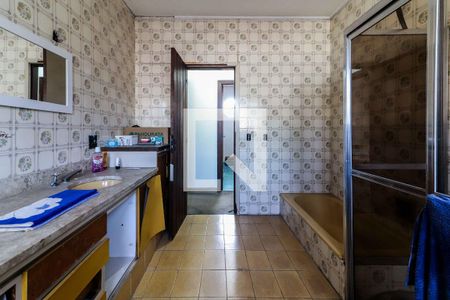 Banheiro da Suíte 3 de casa para alugar com 3 quartos, 400m² em Vila Pirajussara, São Paulo