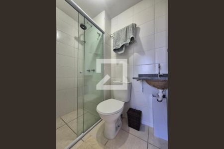 Banheiro de apartamento para alugar com 2 quartos, 49m² em Barra Olímpica, Rio de Janeiro