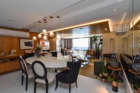 Apartamento à venda com 5 quartos, 500m² em Icaraí, Niterói