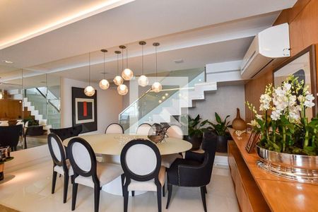 Apartamento à venda com 5 quartos, 500m² em Icaraí, Niterói