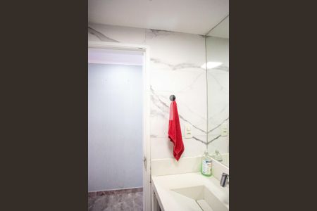 Banheiro de apartamento à venda com 2 quartos, 47m² em Centro, Diadema