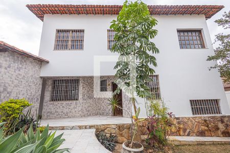 Quintal de casa à venda com 6 quartos, 300m² em Castelo, Belo Horizonte