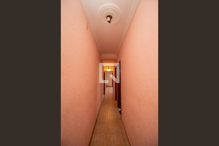 Corredor de casa para alugar com 2 quartos, 100m² em Conjunto Residencial Alpes do Jaragua, São Paulo